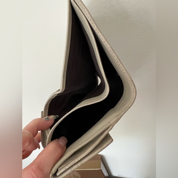 Gucci Short wallet w/box and paperwork! - Picture 12 of 14